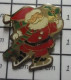 3517 Pin's Pins / Beau Et Rare / NOEL / PERE NOEL SUR PATINS A GLACE - Kerstmis