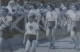 92 CLICHY - PLAQUE DE VERRE Ancienne (1943) - Stade, Gymnastique, Sport, DÉFILÉ DEVANT LES TRIBUNES, équipe à Identifier - Clichy