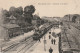 GU 2 -(60) CLERMONT - INTERIEUR DE LA GARE  - LOCOMOTIVES , WAGONS  DE VOYAGEURS , DE MARCHADISES  -  2 SCANS - Clermont