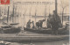 IN 28-(75) PARIS - RESCAPES D'IVRY AMENES PAR BATEAU A LA PORTE DE LA GARE ( XIIIe ) - 2 SCANS - De Overstroming Van 1910