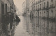 IN 28-(75) PARIS  - CRUE DE LA SEINE - INONDATION DU QUARTIER DE JAVEL - RIVERAINS SUR LES PASSERELLES -  2 SCANS - Alluvioni Del 1910