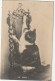 JA 26 - " EN ARRET " - CHAT A LA CHASSE AU PAPILLON SUR UNE CHAISE - PHOTOGRAPHIE REUTLINGER  - 2 SCANS - Cats