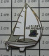 3617 Pin's Pins / Beau Et Rare / BATEAUX / VOILIER VOILE REGATE LOIRE ATLANTIQUE - Bateaux