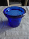 Delcampe - Vintage - Petit Pot En Verre Bleu - Glas & Kristal