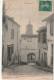 KO 10-(81) CORDES - TOUR DE L' HORLOGE - VUE PRISE DE LA GRAND RUE  - 2 SCANS - Cordes