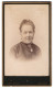 Fotografie L. Bechstein, Burgdorf, Bahnhofstrasse, ältere Dame Mit Kragenbrosche  - Anonyme Personen