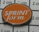 3617 Pin's Pins / Beau Et Rare / SPORTS / CYCLISME Une Piqure Deux Pilules Et ça Repart ! SPRINT FORM - Radsport