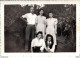 VIET NAM TONKIN INDOCHINE PHOTO DE 8.5 X 6 CMS UN HOMME TROIS FEMMES ET UNE JEUNE FILLE PRENANT LA POSE - Anonyme Personen