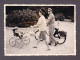 Photo Originale Vintage Snaspshot Couple Dont Militaire Avec Velosolex Vélo Solex Femme Poussette Antibes  1964 (58940) - Cars