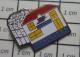 3617 Pin's Pins / Beau Et Rare / POSTES / LA POSTE ETAULIERS BOTTE D'ASPERGES - Mail Services