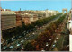 PARIS. -  Avenue Des Champs Elysées Et Arc De Triomphe,    Non Circulée - Arc De Triomphe