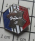 3617 Pin's Pins / Beau Et Rare / MARQUES / GNARET ? HEXAGONE FRANCE VOITURE A VAPEUR CHEVAL POIGNEE DE MAINS - Merken