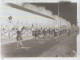 Dépt 92 - CLICHY - PLAQUE DE VERRE Ancienne (1943) - Stade, Gymnastique, Sport, Défilé équipe "L'ESPÉRANCE DE THIAIS" - Clichy