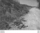 FRONT DE L'AISNE CADAVRE ALLEMAND AU BORD D'UNE ROUTE WW1 PHOTO ORIGINALE  23 X 18 CM - Oorlog, Militair
