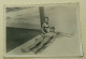 A Girl And A Guy Are Chilling On The Beach - Anonyme Personen