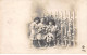 Enfants - N°91147 - Trois Fillette Tenant Des Bouquets De Roses Devant Une Clôture - Children And Family Groups