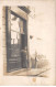 Métier - N°90811 - Cordonnier Sur Le Pas De Porte De Sa Boutique - Carte Photo à Localiser - Artigianato