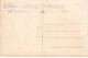 Militaire - N°91302 - Groupe De Militaires Avec Des Lettres Dans Une Cour - Carte Photo à Localiser - Weltkrieg 1914-18