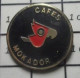 615c Pin's Pins / Beau Et Rare : BOISSONS / PERROQUET ROUGE  CAFES MOKADOR - Getränke