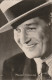 PE 26 - MAURICE CHEVALIER   - CINEMA , CHANSON  - PORTRAIT  STUDIO STAR - 2 SCANS - Sänger Und Musikanten