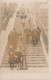 OP Nw33-(75) PARIS 18e - CARTE PHOTO  1932 , ESCALIERS BUTTE MONTMARTE - RETOUR DU SACRE COEUR- 2 SCANS - Distretto: 18