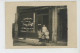 COMMERCE - BOULANGERIE - Belle Carte Photo Femme Et Enfants Posant Devant La Porte D'une Boulangerie Début XXème - Negozi