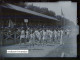 92 - CLICHY - PLAQUE DE VERRE Ancienne (1943) - Stade, Gymnastique, Sport, Défilé équipe "L'AVANT-GARDE DE HOUILLES" - Clichy