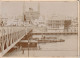 UR 4-(75) PONT D' IENA ET TROCADERO - BATEAU MOUCHE - EXPOSITION UNIVERSELLE PARIS 1900 - PHOTO SUR SUPPORT CARTONNE - Places