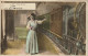 UR 5-(75) " JE PARS DE PARIS " - FEMME SUR QUAI DE GARE - LOCOMOTIVE , WAGONS - CARTE FANTAISIE COLORISEE  - 2 SCANS - Metro, Stations