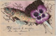 VE 25- " IL APPORTE LE BONHEUR ... " - CARTE CELLULOID 1er AVRIL - CHROMO POISSON - FLEUR TISSU : PENSEE  SYSTEME PLIAGE - 1er Avril - Poisson D'avril