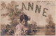 UR Nw40- " JEANNE " - CARTE FANTAISIE PRENOM - FILLETTE DANS PAYSAGE AVEC FLEURS - Nombres