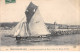 TROUVILLE SUR MER - Les Jetées Au Moment De La Marée - Sortie D'un Bateau De Pêche - Très Bon état - Trouville