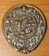 Belle Applique Ou Coupelle Du XVIIIe En Bronze Poinçonné à Déterminer "Saint Georges Terrassant Le Dragon" S. George - Brons