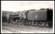 Fotografie Britische Eisenbahn, Dampflok, Tender-Lokomotive Nr. 92044 Vor Depot  - Treni