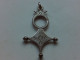 (Bijou - Insigne - Croix Du Sud.....)  -  Pendentif " Croix D'Agadez Touareg "  (poinçon ??)..............voir Scans - Altri & Non Classificati