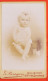 09818 / ⭐ Photo CDV 92-BILLANCOURT 1890s ◉ Bébé Fillette Assise ◉ Photographie G. BOURGEOIS 209 Boulevard De STRASBOURG  - Persone Anonimi