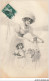 AV-BFP2-0201 - POUPEE - V.K. Vienne - Une Fillette Regardant Sa Poupée Assis Sur Un Mouton ILLUSTRATEUR - Speelgoed & Spelen