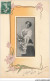 AV-BFP2-1088 - SPECTACLE - Artiste - Jeune Femme Tenant Des Fleurs - Carte Gaufrée - Artiesten