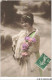 AV-BFP2-0232 - FANTAISIE - FEMME - Jeune Femme Portant Une Châle  - Women