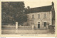 89 AUGY, Dans L'YONNE, Mariage Début XXè Pris Dans La Cour De L'école Primaire. REX PHOTO, 17 Rue Fécauderie à AUXERRE. - Orte