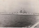 PHOTO PRESSE LE CUIRASSE JEAN BART EN RADE A TOULON AOUT 1956 FORMAT 18 X 13 CMS - Schiffe