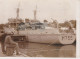 PHOTO PRESSE LES TOURISTES VISITENT DEUX DRAGUEURS DE MINES AOUT 1962 FORMAT 18 X 13 CMS - Boats