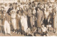 A Identifier - N°83207 - Groupe De Personnes Sur Un Bord De Mer - Carte Photo - To Identify