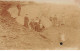 Carte Photo à Localiser - N°86672 - Groupe Se Promenant, Un Bord De Mer - Carte Photo - To Identify