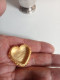 Delcampe - Petite Boite En Plaqué Or Pilulier Forme De Coeur + Broche 2,5 Cm X 2,5 Cm - Autres & Non Classés