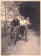 Photo Originale -velo - Cyclisme - Jeune Couple A Bicyclette Des Années 1930/1940 - Format 17.5 X 13.0 Cm - Cycling