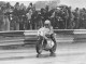 PILOTE MOTO KENNY ROBERTS  COURSE DE L'ANNEE 1974  RACE OF THE YEAR PHOTO DE PRESSE  18X13CM R1 - Sports