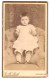 Photo G. H. Roth, Bischwiller, Metzgerstrasse 25, Kleinkind In Weiss Steht Auf Altem Sessel  - Anonieme Personen