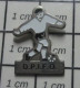1315B  Pin's Pins / Beau Et Rare / SPORTS / FOOTBALL CLUB DPIFO - Voetbal