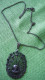 Ancien Joli  Pendentif Médaillon à Tête De Bretonne Avec Sa Chaîne Métal Argenté - Necklaces/Chains